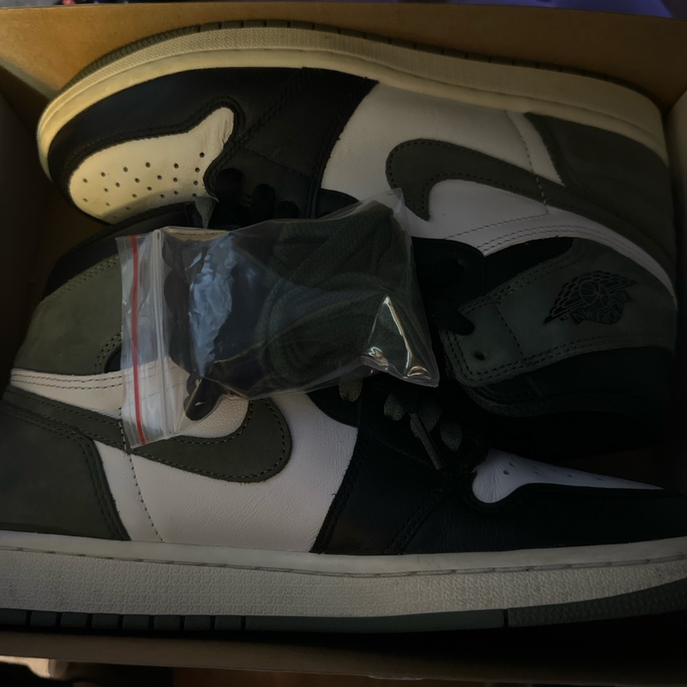 Jordan clay green size 8.5
